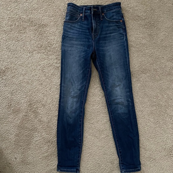 Curvy 10" High-Rise Skinny Jeans in Alabara Wash (size 25) - Picture 3 of 3